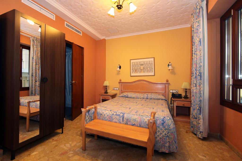 Hostal Victoria Малага Номер фото